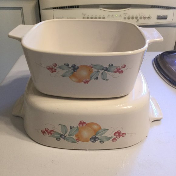 Vintage Set of two Corningware covered casserole dishes - Picture 4 of 10